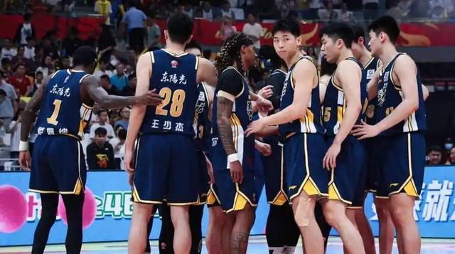 必赢体育登录入口-京粤生死战88-73逆转！北京晋级，赵睿拥抱旧友引热议